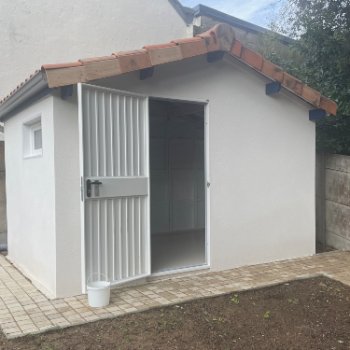 Abri de jardin en béton enduit 2 pentes Abri de jardin en béton enduit 2 pentes